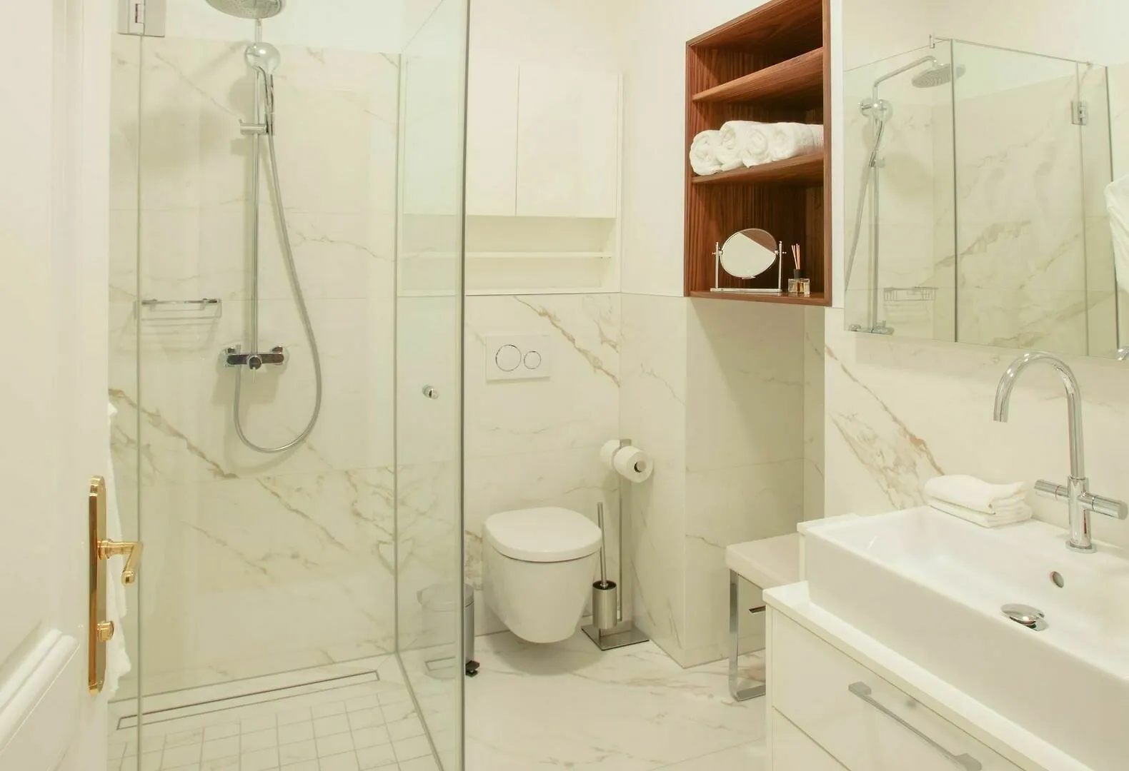 Imperium Residence - Experience The Most Luxurious Apartment In Vienna Center 0*,  Austria